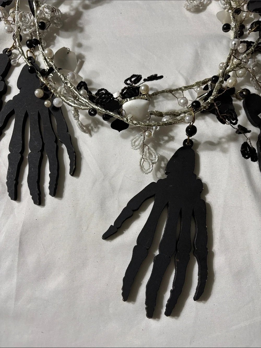 Halloween Fly By Night 6ft Garland Black White Silver Glitter Beads 12/2023